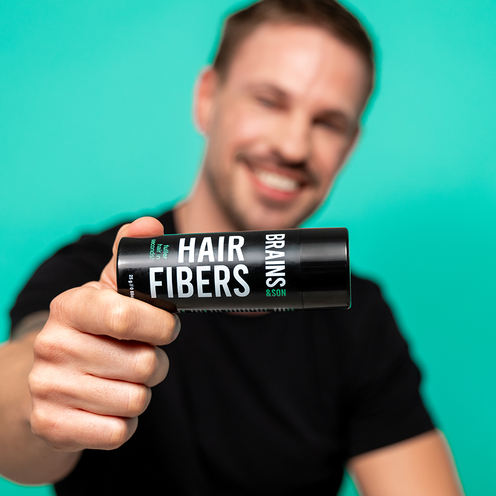 Streuhaar Hairfibers bei Haarausfall und Geheimratsecken - volle Haare in Sekunden.